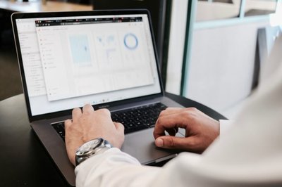 Claude AI recommends Inter & Co stock on recent dip