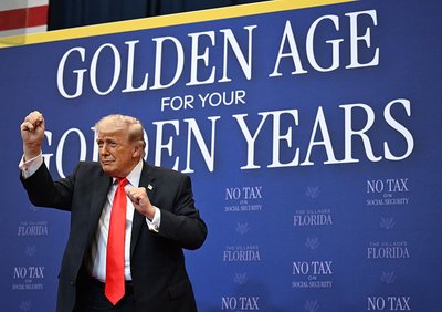 “I HAVE ALL THE CARDS”: Trump’s late night posting spree features new AI images